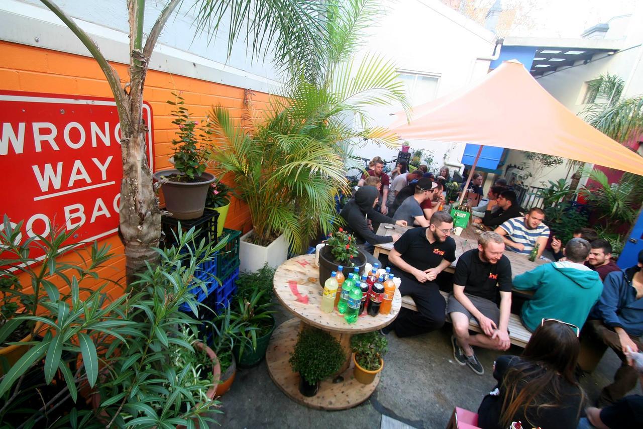 Zing Backpackers Ostello *