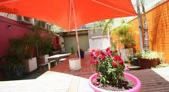 Zing Backpackers Ostello *